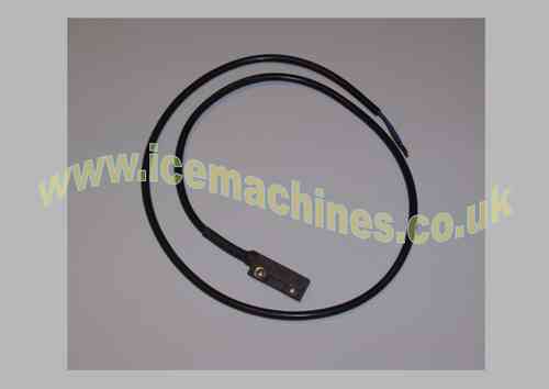 Magnetic proximity switch